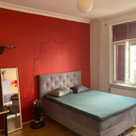 Rum Med Eget Badrum Och Stort, Delat Koek,Centralt I Malmoe A Room In An Apartment, Own Bathroom And Kitchen Shared With A Family Экстерьер фото