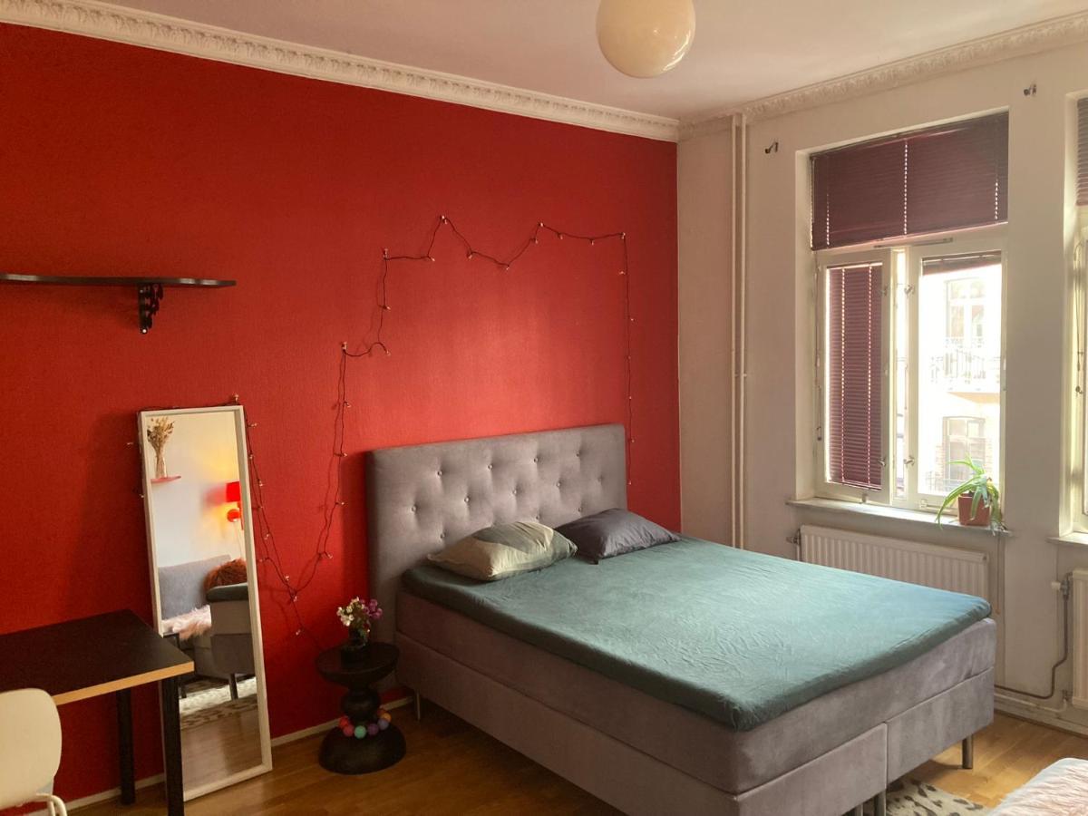 Rum Med Eget Badrum Och Stort, Delat Koek,Centralt I Malmoe A Room In An Apartment, Own Bathroom And Kitchen Shared With A Family Экстерьер фото